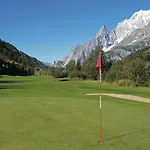 Grand Royal E Golf فندق