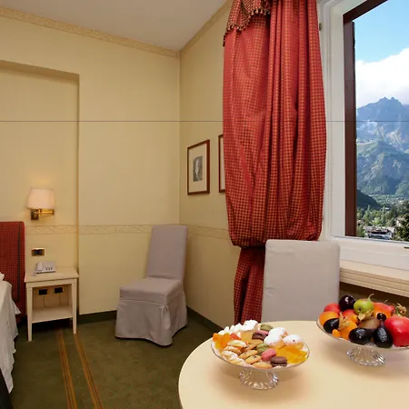 Grand Royal E Golf فندق 5*