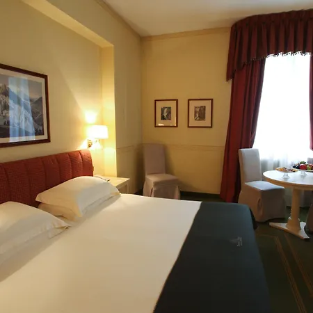 Grand Royal E Golf Hotell 5*