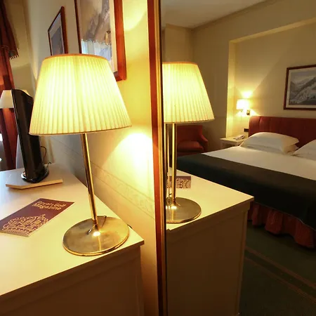 Grand Royal E Golf Hotell