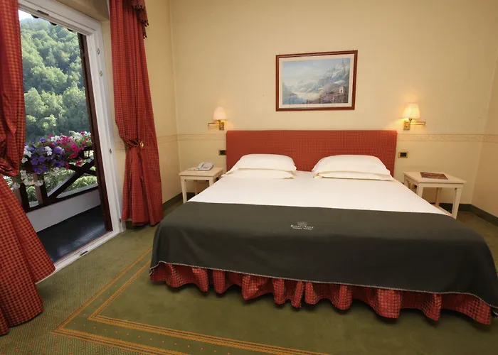 Grand Royal E Golf Hotell 5*